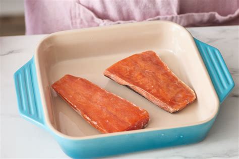 how to defrost frozen salmon 1