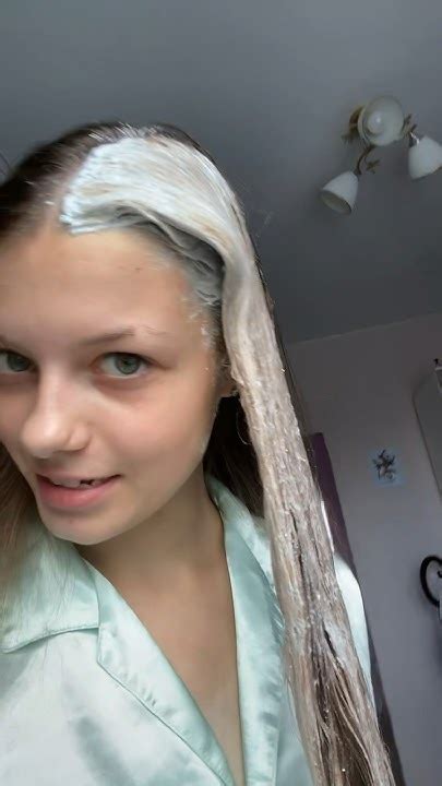 Покрасила волосы в белый цвет🤍 Как вам?😚 Жаль краски на низ не хватило ...