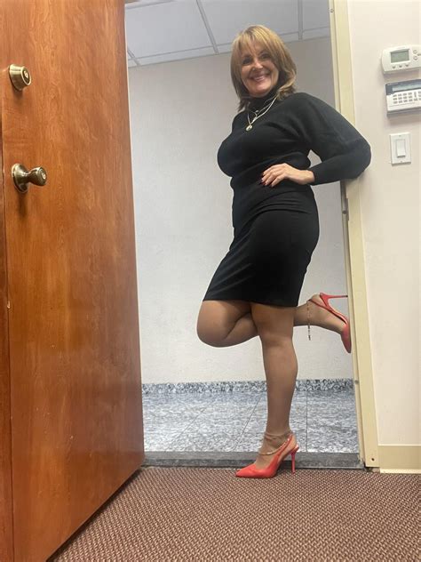 Pantyhose season : r/gilf