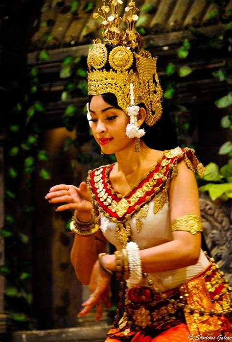 Apsara Dancer, Cambodia Go Siem Reap visit Angkor Wat and stay with ...