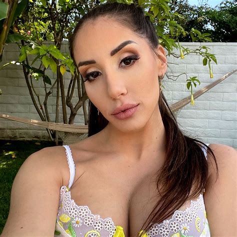 Naked Truth About Naomi Ross: Age, Height, Boyfriend, Net Worth - Net