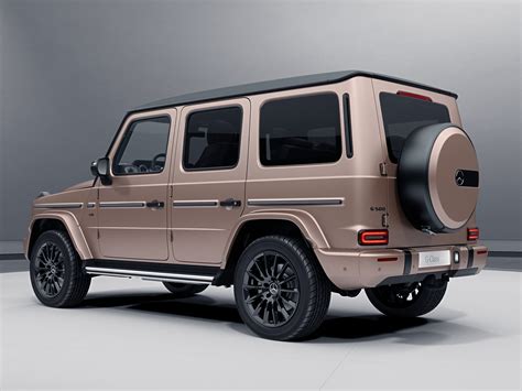 Chiếc Mercedes-Benz G500 đặc đính kim cương mừng lễ Valentine - Ôtô