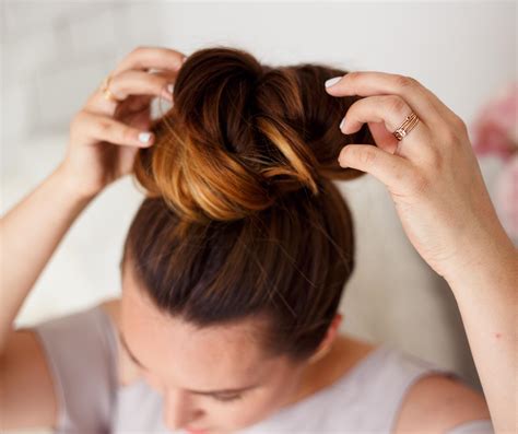 Fifteen Easy Tutorials for Creating the Perfect Messy Bun 38