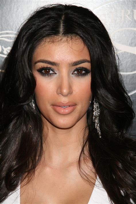 dark eyes nude lips makeup kim kardashian | Tan skin blonde hair, Cool