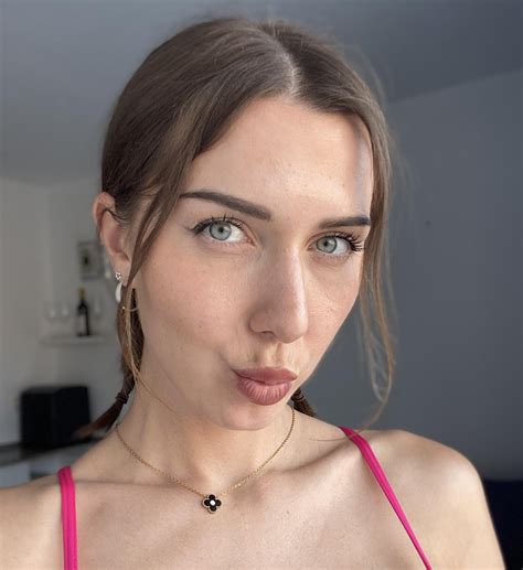 Just your average brunette girl : r/sexyhair