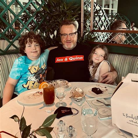 Tom Arnold shows off 75-pound weight loss after stroke - Hot Lifestyle News