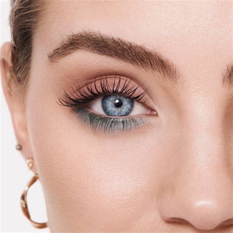 Dramatic Eye Makeup For Blue Eyes