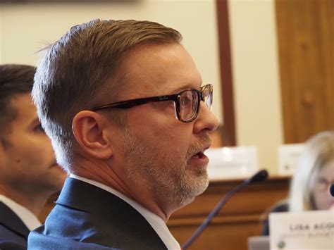 Officials explain the budget process for setting Indiana government salaries 3