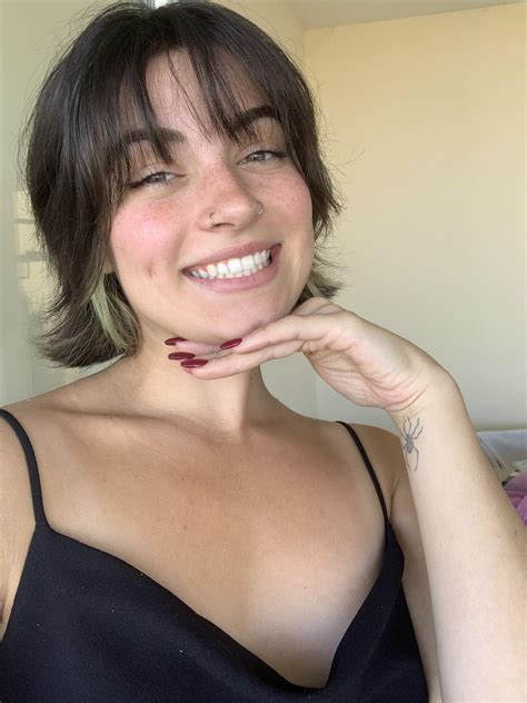 Stylists debate if brown short hair bangs are out 13