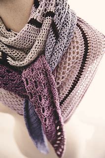 Ravelry: Fuchsia Fichu pattern by Mariana Muller