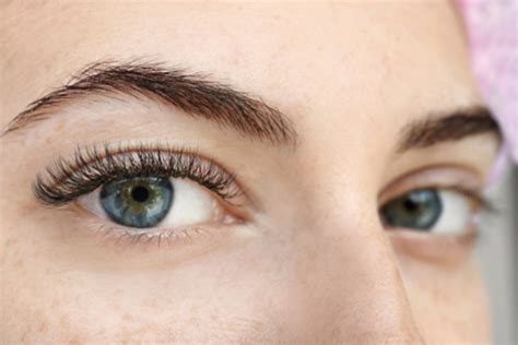 how to clean lash extensions