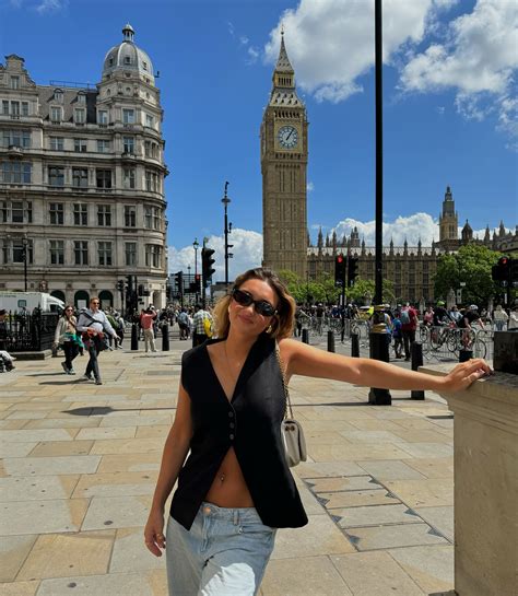 Annabelle Gesson | Making my monthly appearance !!!! | Instagram