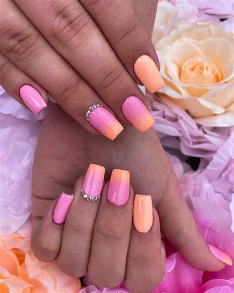 33 Delicate Ombre Peach Nails You Will Love