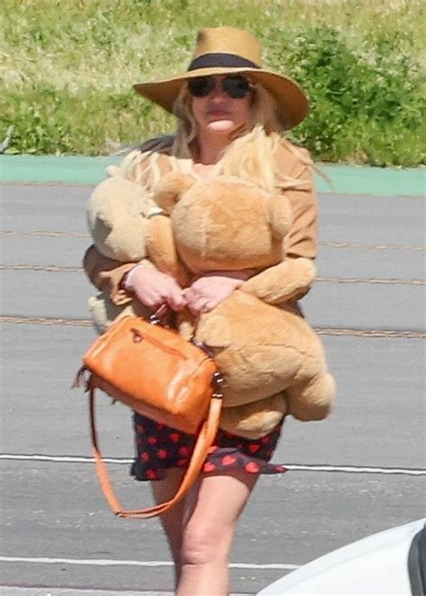 Britney Spears - Arriving in Los Angeles 04/06/2023 • CelebMafia