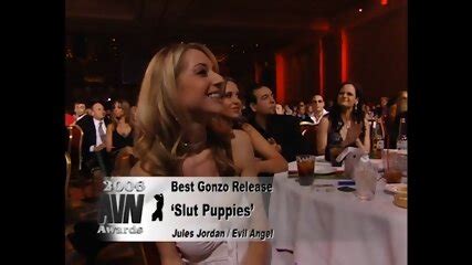 Sunny Leone Hosting Duties At The AVN Awards - EPORNER