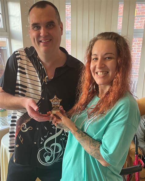 Entertainer, Dave Cox hands out award at The Willows Care Home