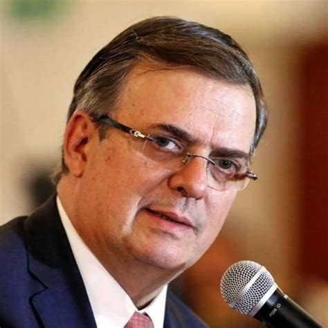 estatura de marcelo ebrard