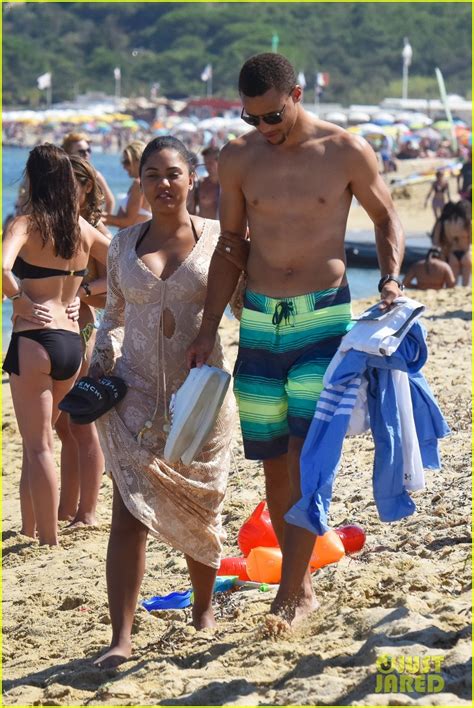 Stephen Curry Goes Shirtless for Beach Vacation with Ayesha!: Photo ...