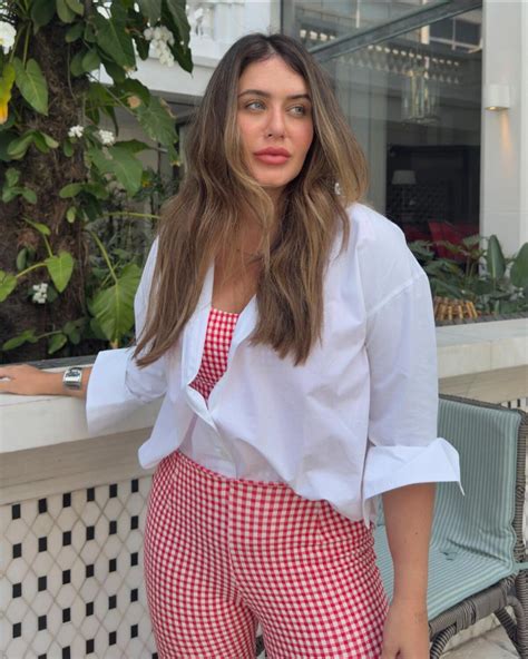 foto laryssa oliveira contou  viveu um romance   craque