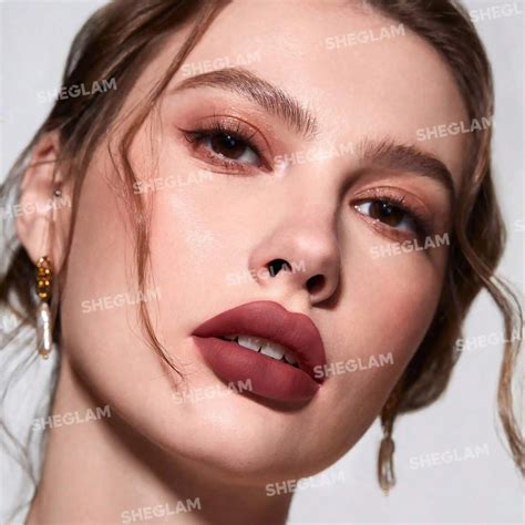 خط لب شیگلم رنگ Misty Rose گوشتی قهوه‌ای | لوک و بیوتی
