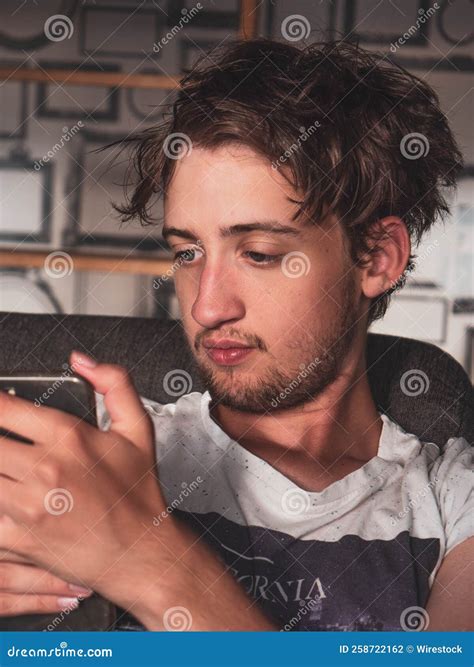 A guy with messy hair might actually have healthier follicles 11