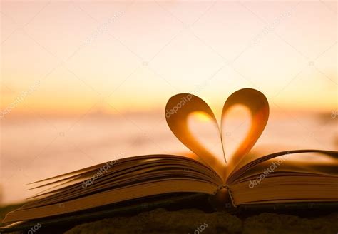 Pictures : book pages | Heart from a book pages — Stock Photo ...