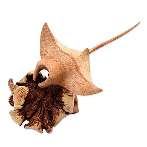 Jempinis and Benalu Wood Manta Ray Figurine - Calm Manta Ray – GlobeIn