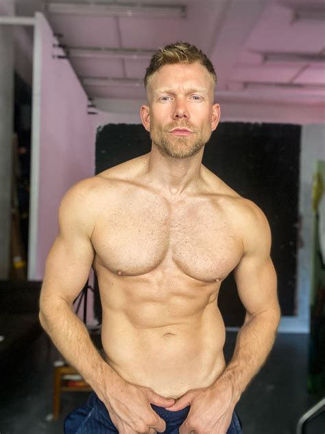 Fit Famous Males on Twitter: "RT @TheCoachXXX: Sending out the good