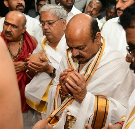 karnataka chief minister basavaraj bommai visits kollur mookambika