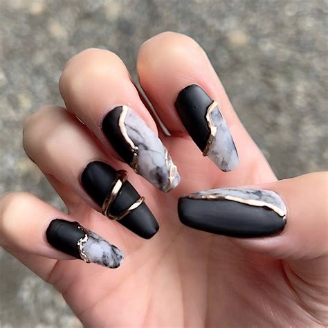 makikorno black nail art gothic black