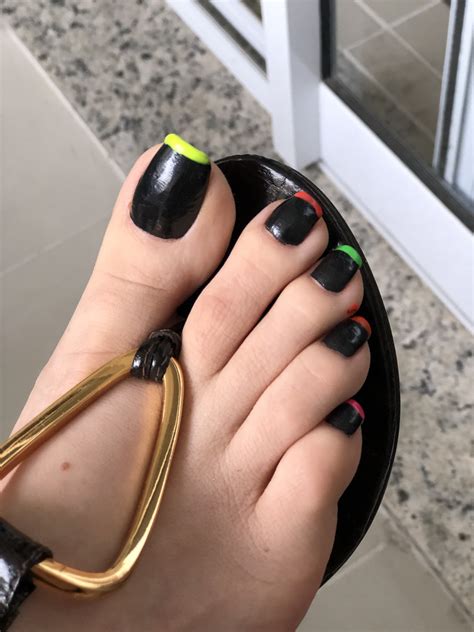Wu's Feet Links - Goddess Grazi