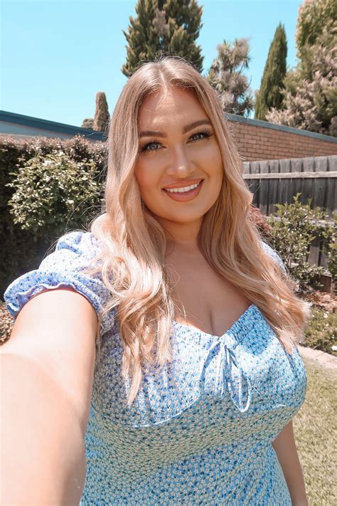 TW Pornstars - 1 pic. Mikaela. Twitter. 🦋 . 5:18 AM - 27 Dec 2019