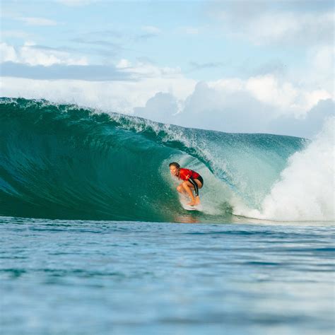 Surf Naked: It's National Nude Day