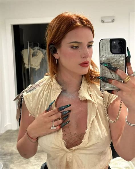 Bella Thorne Style, Clothes, Outfits and Fashion • CelebMafia