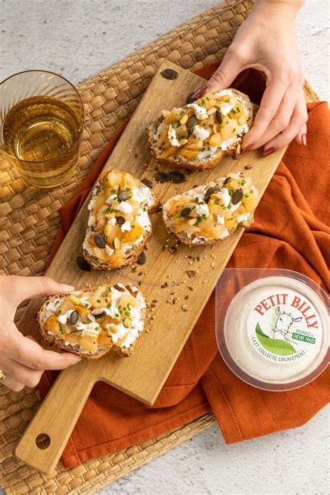 Toasts de chèvre frais Petit Billy et compotée de poires - Petit Billy