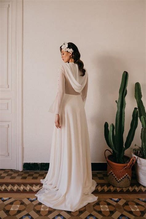 5 Hooded Wedding Dresses for An Alternative Bridal Look