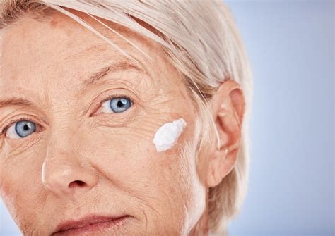 Page 7 | Aging Cream Images - Free Download on Freepik