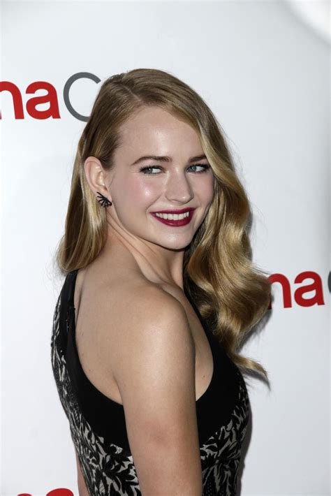 las vegas, 23 de abril - britt robertson no cinemacon big screen