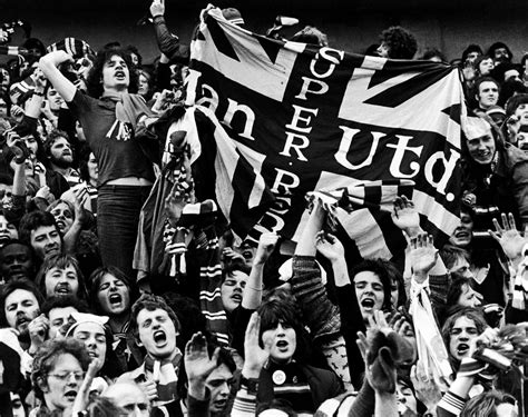 Faces In The Crowd: Manchester United Fans 1948-1980 - Flashbak