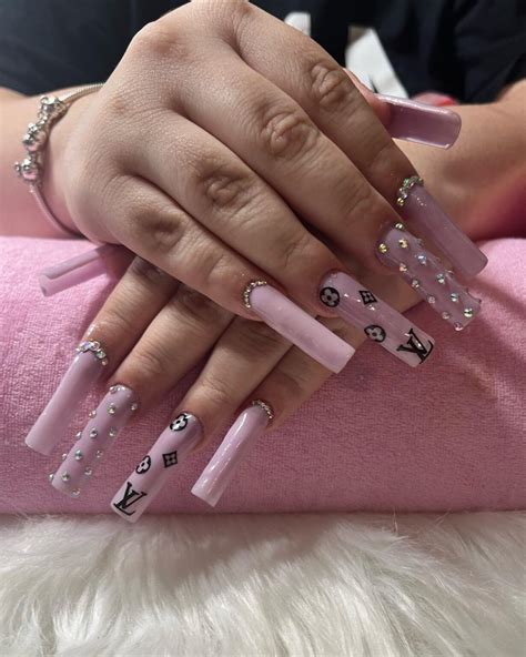 100 Iconic Louis Vuitton Nails To Try For A Luxurious Manicure