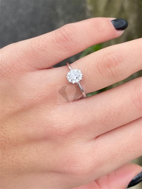 acquista ora anello mini kate rodiato pietra bianca su elefantebianco