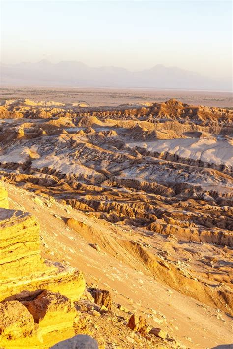 sunset  valle de la luna moon valley   atacama desert  north