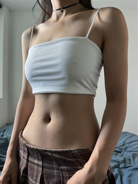 I think my belly button looks pretty cute here, what do you think? 🙈