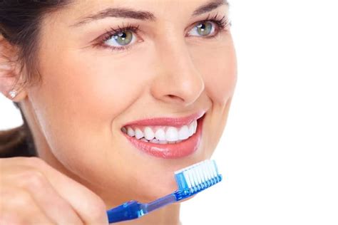 cach danh rang dung cach ngua sau rang tranh mon rang tut nuou