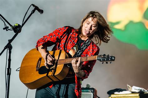 Kim Deal gaat helemaal solo op ‘Nobody Loves You More’: deze Deal kunt