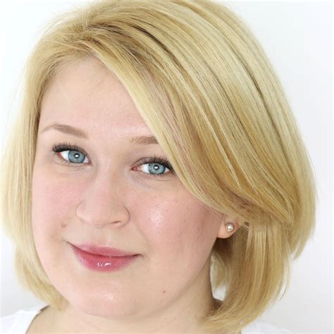 L'Oréal Nude Magique Cushion Foundation