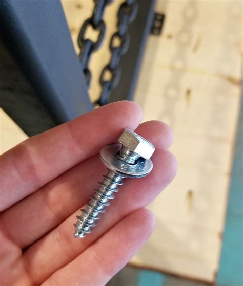 DIY Live Edge Table with Welded Chain Legs | Dans le Lakehouse