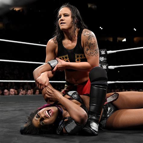 Womens Pro Wrestling: Ember Moon vs Shayna Baszler - NXT TakeOver
