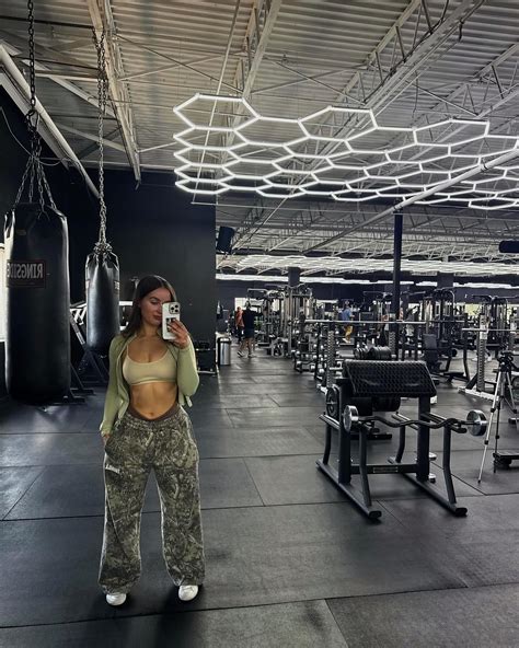 Makayla McQuoid (@makaylamcquoidfit) • Instagram photos and videos