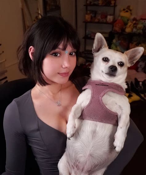 @oxillery | Just a girl & her chonky chihuahua coco. Streaming live on